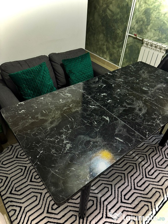 Masă extensibila cu 4 scaune