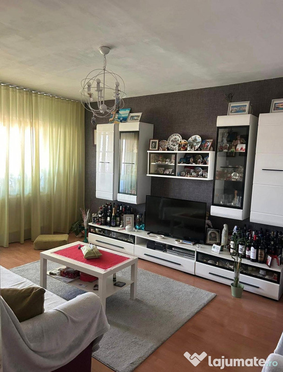 Apartament 2 camere, decomandat - zona Grivitei