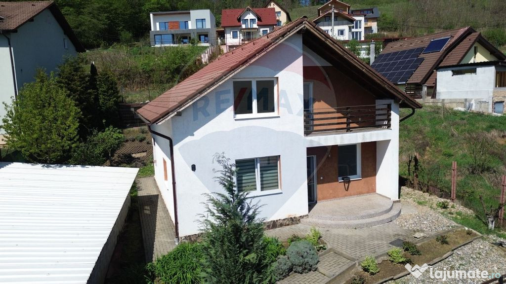 Vilă de vânzare langa lac - Medias