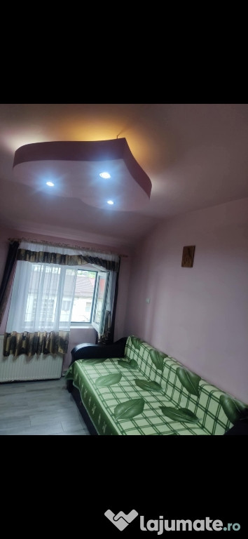 Vând garsonieră la mansardă