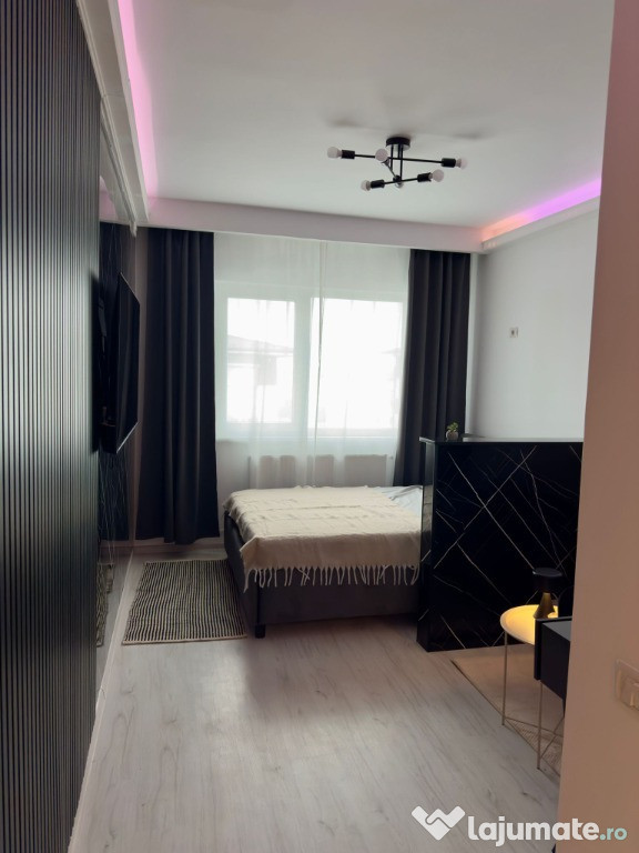 Modern Luxury Studio • LED Ambient • Design Premium