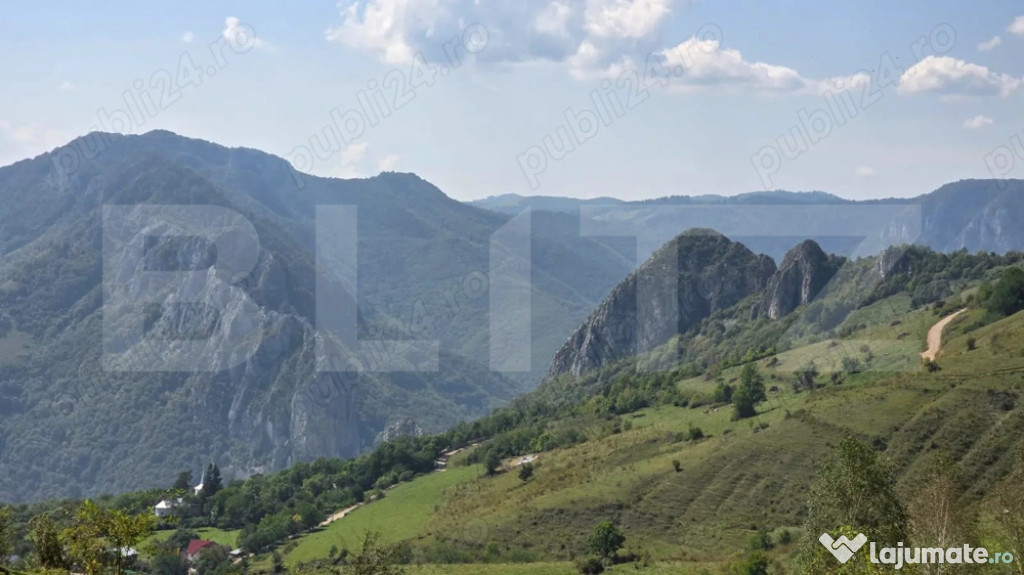 Teren cu vedere panoramică – Râmeț