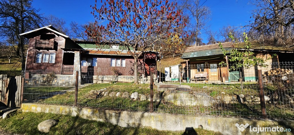 Casa gospodarului, bine întreținută, cu teren generos – Comarnic