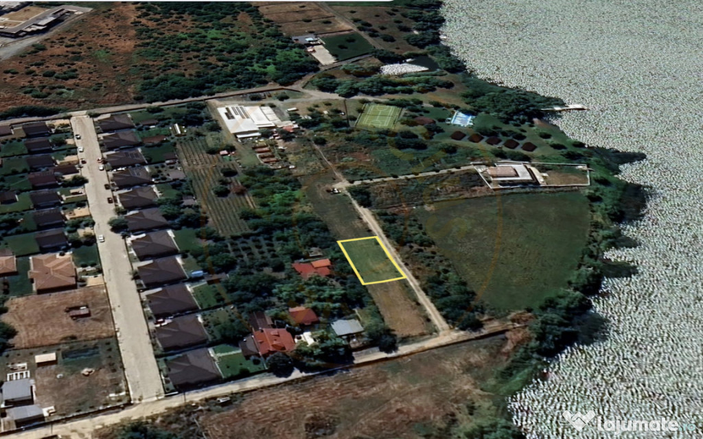 Priveliște spre lac.