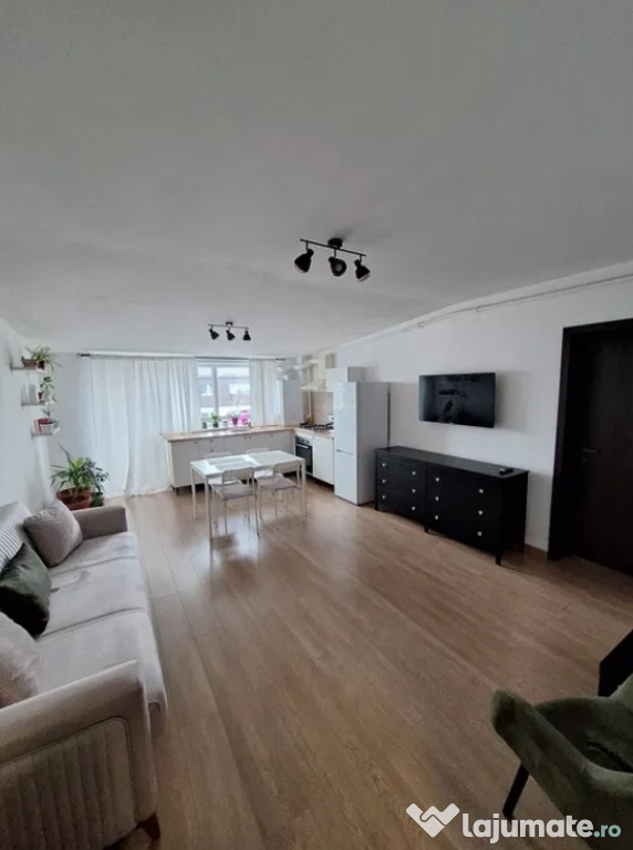 Apartament 2 camere, semidecomandat - zona Sanpetru