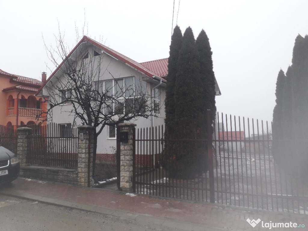 Casa / Vila ( D+P+E ) Zona Sfantu Ilie - Intrare