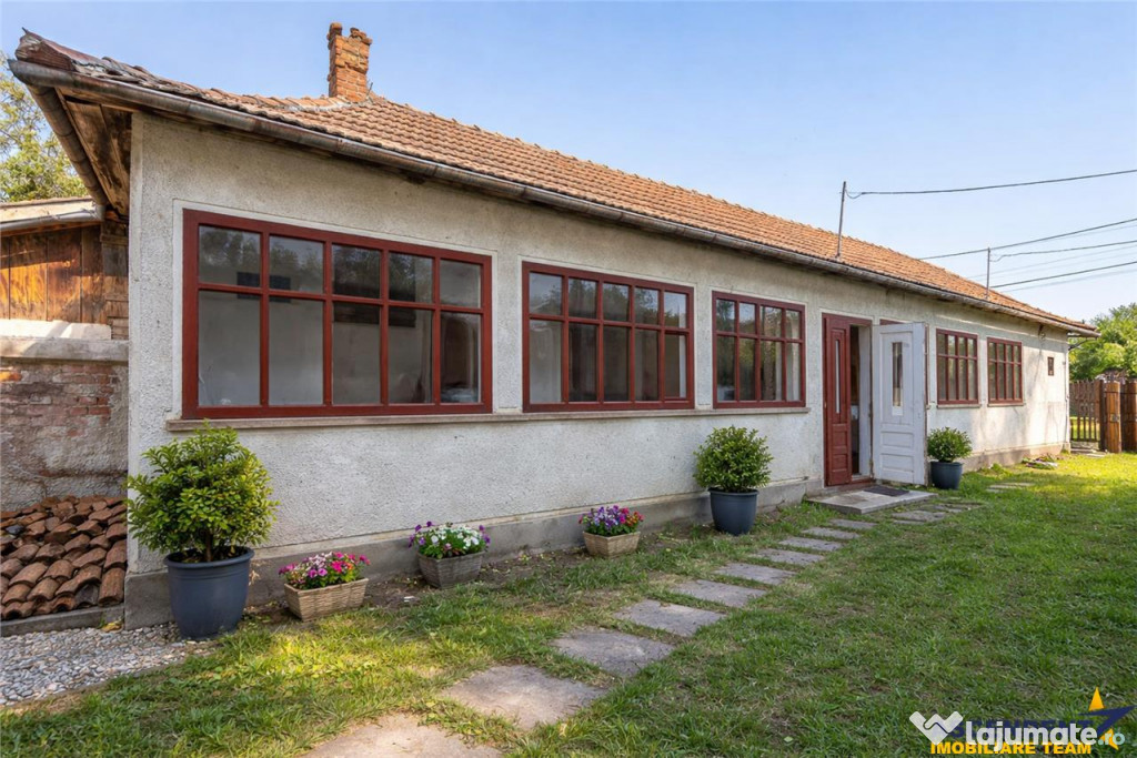 FILM! De casa traditionala, cu dependinte si facilitati, in