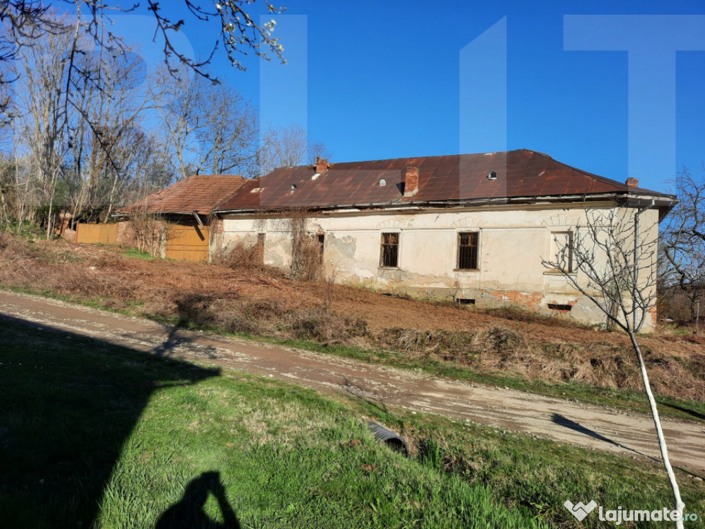 Vand casa ce necesita revonare la Zgribesti nr 100 strada Pr