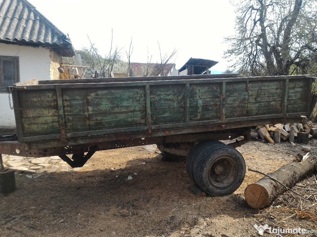 Remorca monoaxa cu roti duble