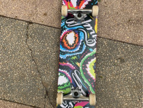 Skateboard nou