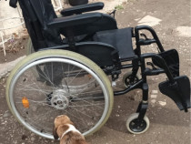 Scaun cu rotile pentru persoane cu dizabilități