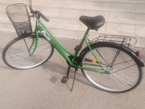 Bicicletă nouă, se poate vedea în Ploiești