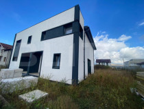 Casa tip duplex, 110 mp utili, 215 mp teren, Orizont