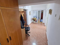 Apartament 3 camere INDEPENDENTEI