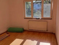 APARTAMENT 4 CAMERE, SEMIDECOMANDAT, PODU ROS,ETAJ INTERMEDI