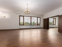 Apartament spațios cu vedere panoramică,, într-o cladi...