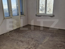 Apartament 2 camere , decomandat si curte