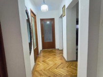 Apartament cu 4 camere decomandat