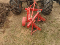 Plug după tractor