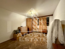 Apartament 2 camere decomandat, etaj 3, lift, zona Olimpi...