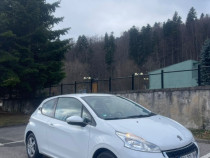 Peugeot 208 din 2015, alb