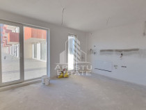 Apartament 3 camere, bloc nou, loc de parcare, zona Toron...