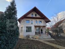 Oportunitate de investiție! Casă de vanzare, cu 8 camere,