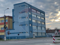 Clădire de Birouri cu 4 etaje- De Închiriat, zona Calea...