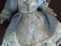 Păpușă de porțelan