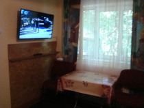 Dau in chirie o garsoniera la casa pentru o singura persoana