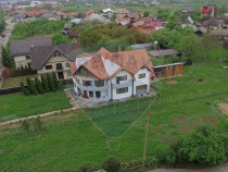 Casa de vanzare, 6 camere, Huedin, pretabilă pentru 2 pr...