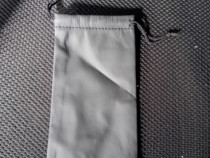 Husa ochelari și telefon