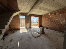Duplex cu 3 camere, bucatarie separata, toate utilitatile...