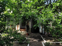 Casa de vanzare, cu 4 camere, 147 mp, zona Pacurari