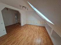 Apartament de 3 camere, decomandat, 71 mp., zona Valea Ghinz