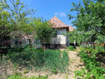 Casa renovabila de vanzare, cu 2 camere, 97 mp, zona Poiana