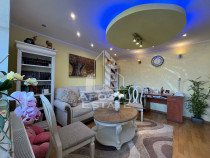 Apartament cu 3 camere, decomandat, centrala proprie, zon...