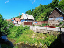 Casa traditionala din lemn cu 930 mp teren langa Sibiu