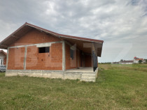 Casa la roșu 3 camere, 142 mp, 592 mp, teren, zona Cionches