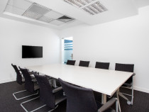 Spațiu de birou privat pentru 4 persoane în Regus Charles de Gaulle