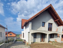 Casa la rosu in Sura Mare