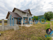 Vilă spațioasă cu vedere la pădure, la doar 15 minute...