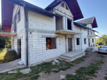 Casa Duplex la rosu, 222 mp utili, teren 423 mp, Burdujeni,