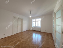 Spatiu de birouri cu 4 camere si 3 bai in zona centrala din