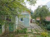 Casă săsească de renovat, cu teren, Șcheii Brașovului