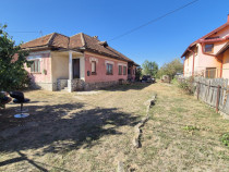 Teren generos și casă - str. Petrești - cartier Primăver