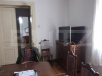 Casa 4 camere , teren 285 mp, zona semi-centrala