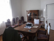 Casa 4 camere , teren 285 mp, zona semi-centrala