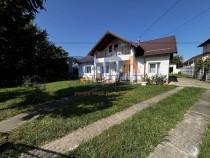 Casă 2015 - 4 dormitoare, 2 băi, 2 bucătării