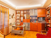 Apartament cu 3 camere și 3 băi în vilă, zona Schei